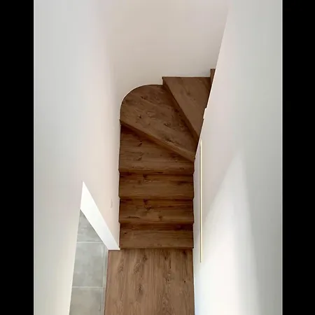 Lägenhet Stalo Pambori